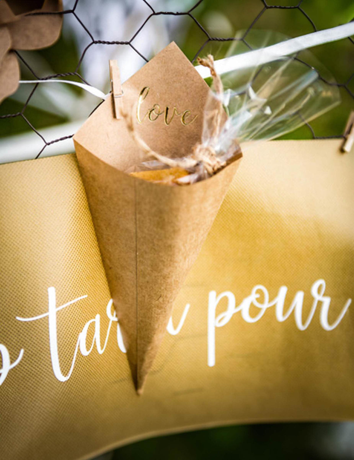 Mise en situation du cornet kraft Love pour mariage