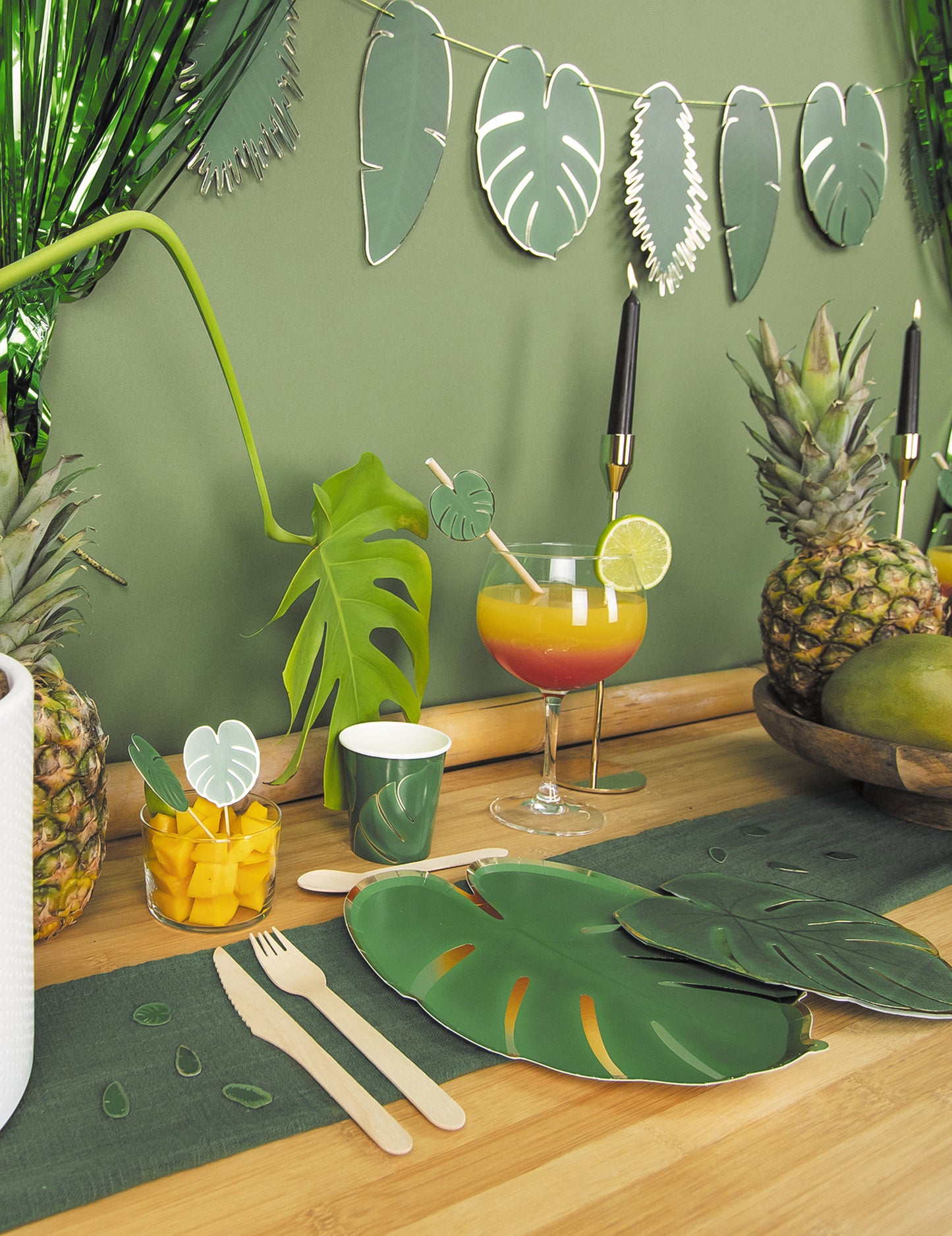Mise en situation sur une table de fête des pailles totem aventurier