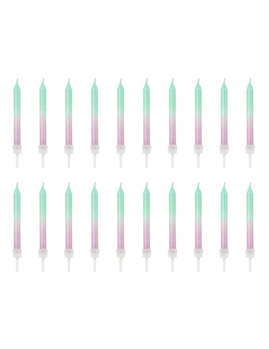 Vue de l'ensemble des 20 pièces des bougies d'anniversaire iridescentes