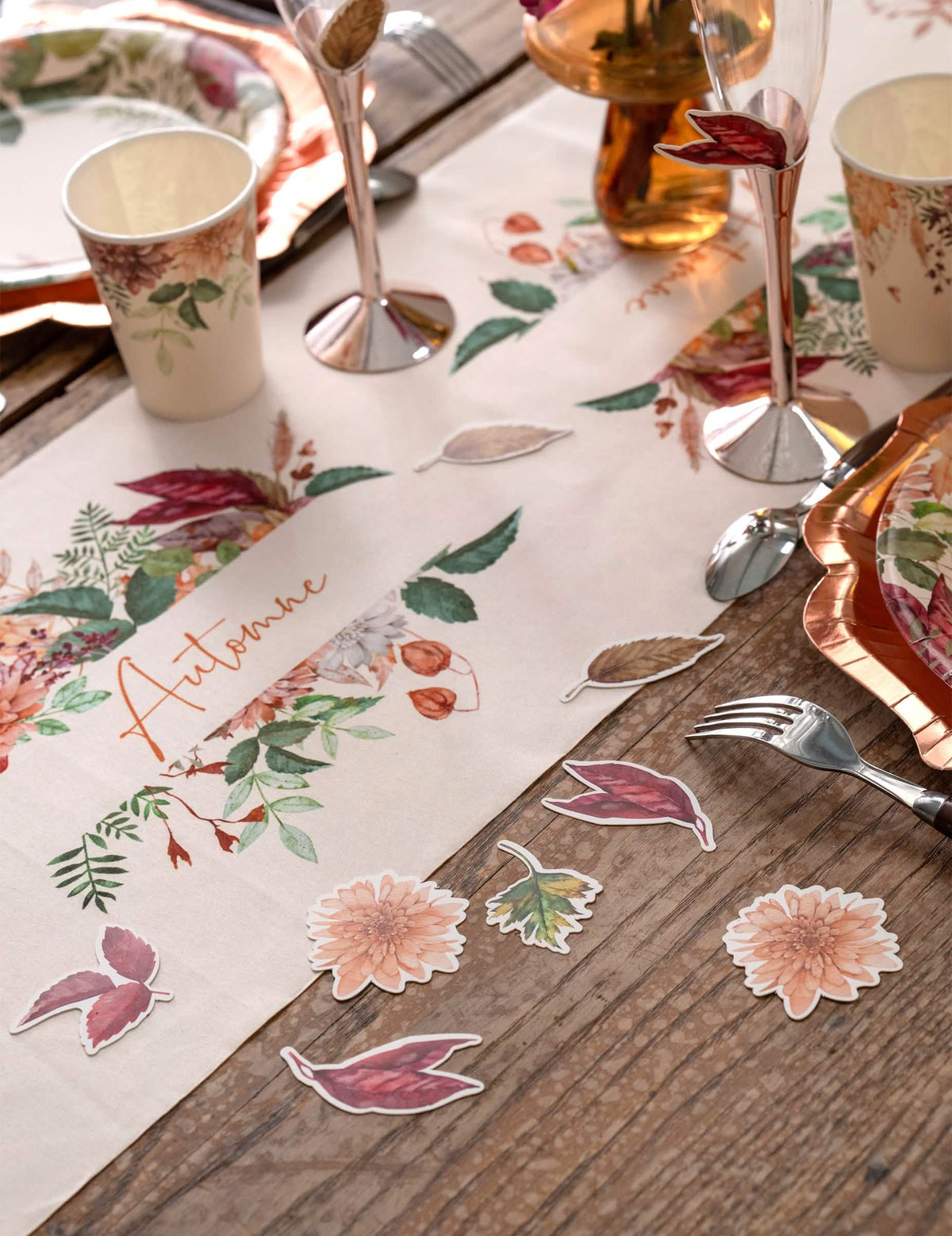 25 herbstliche Streudekoteile mit floralem Design – ca. 5 cm