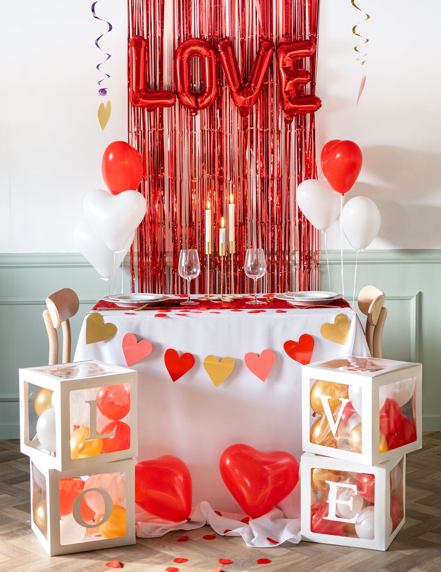 Ambiance de dîner des cubes à ballons en carton LOVE pour décoration romantique