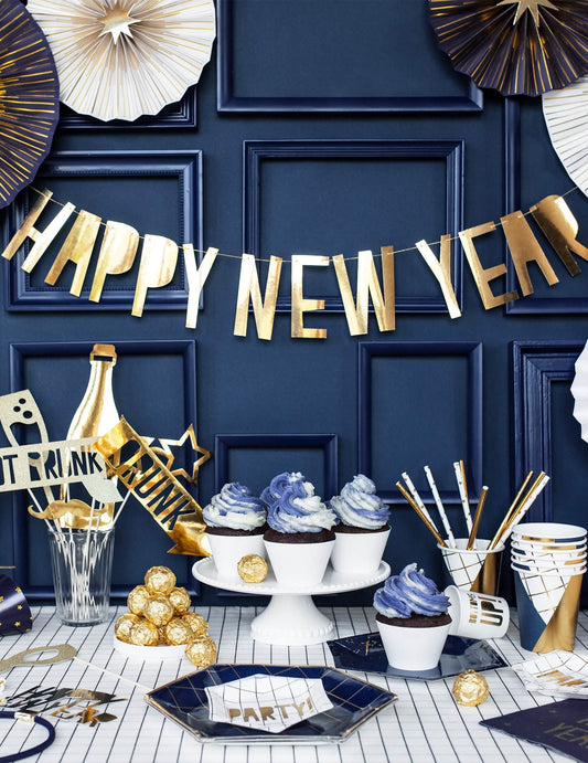 Mise en situation des 4 rosaces décoratives en papier pour fête
