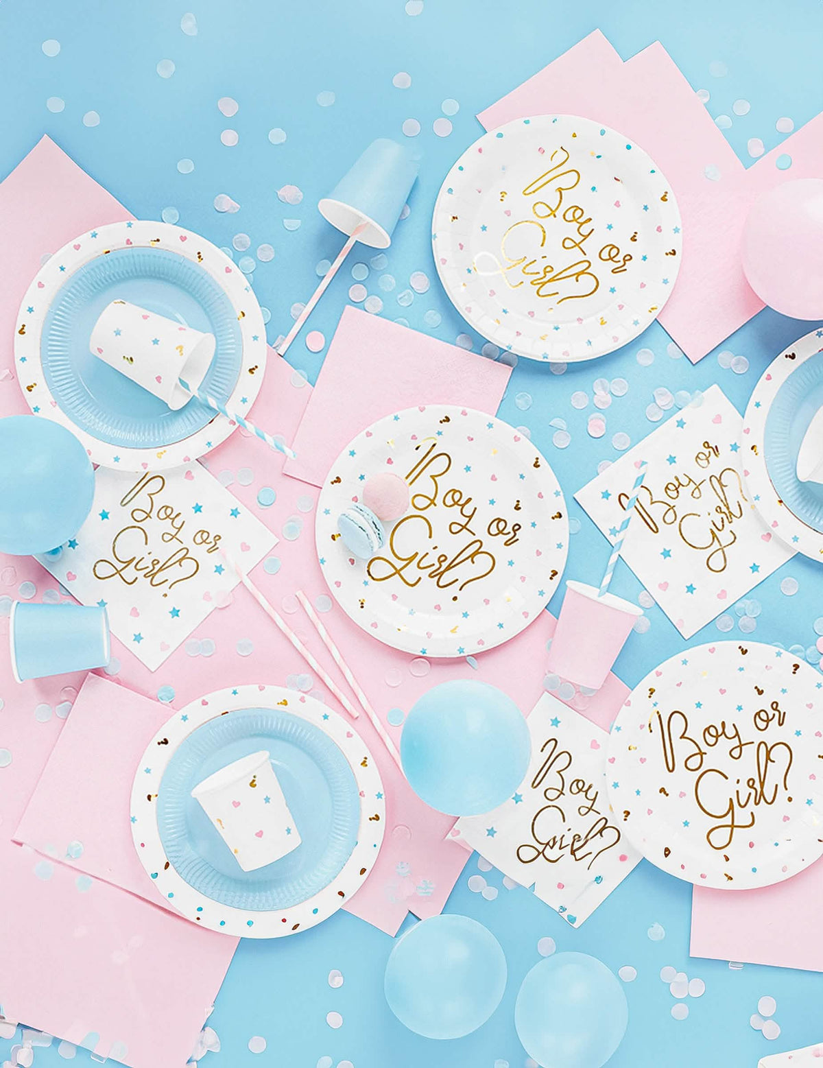 Ambiance festive des assiettes en carton Boy or Girl pour baby shower