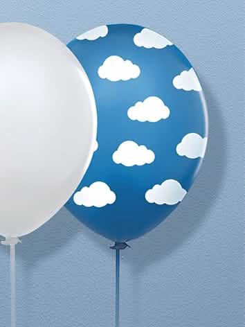 Gros plan sur l'imprimé des ballons en latex nuages pour fête