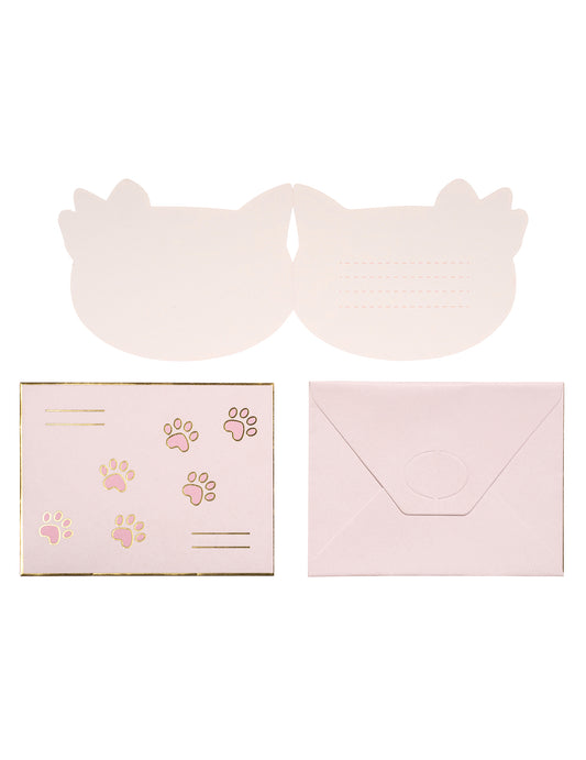 Détail de l'intérieur et de l'enveloppe des invitations chatons