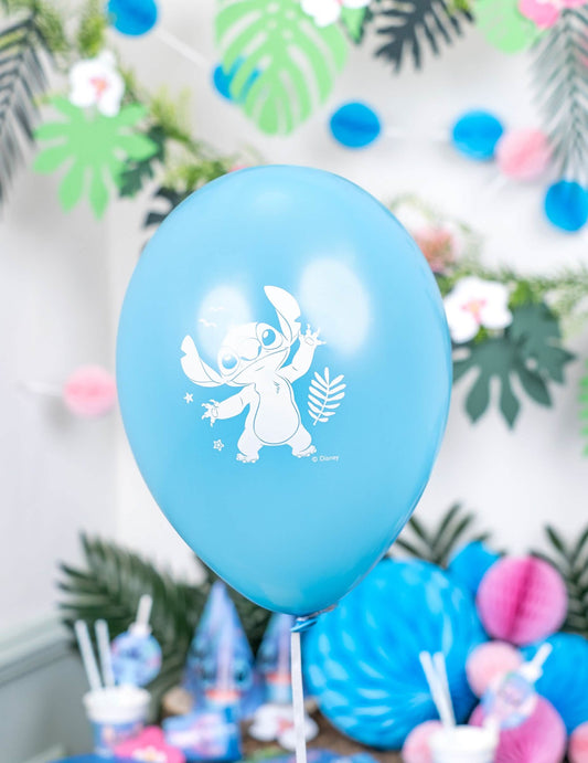 Gros plan sur le ballon bleu des Ballons en latex Stitch