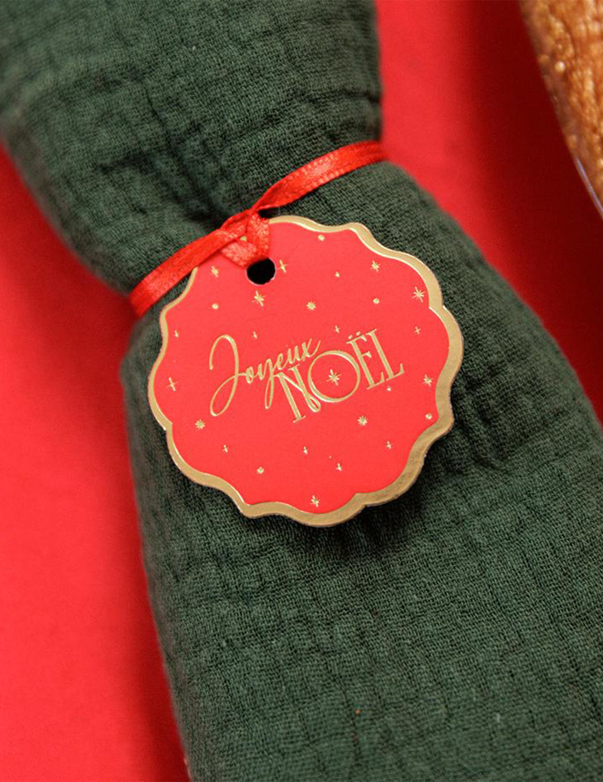 8 Geschenkanhänger Frohe Weihnachten klassisch Rot & Gold 4,5 cm