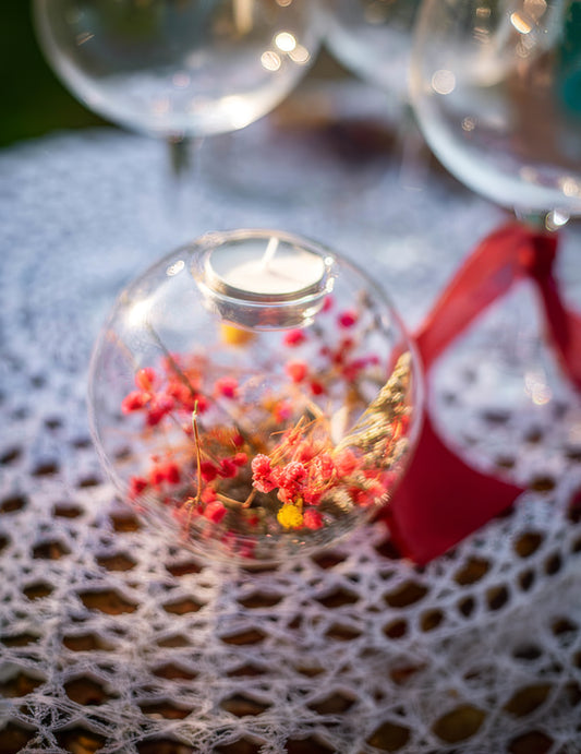 Transparenter Kerzenhalter mit bunten Trockenblumen 11 x 10,5 cm Landhochzeit