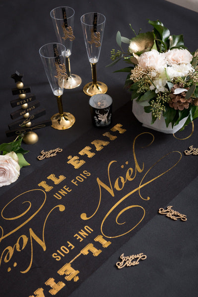Mise en situation du chemin de table en coton il était une fois Noël