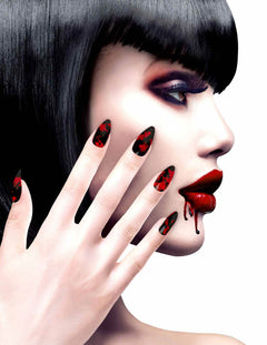 Schminke Nagellack und Fingernägel