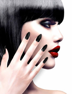 Schminke Nagellack und Fingernägel