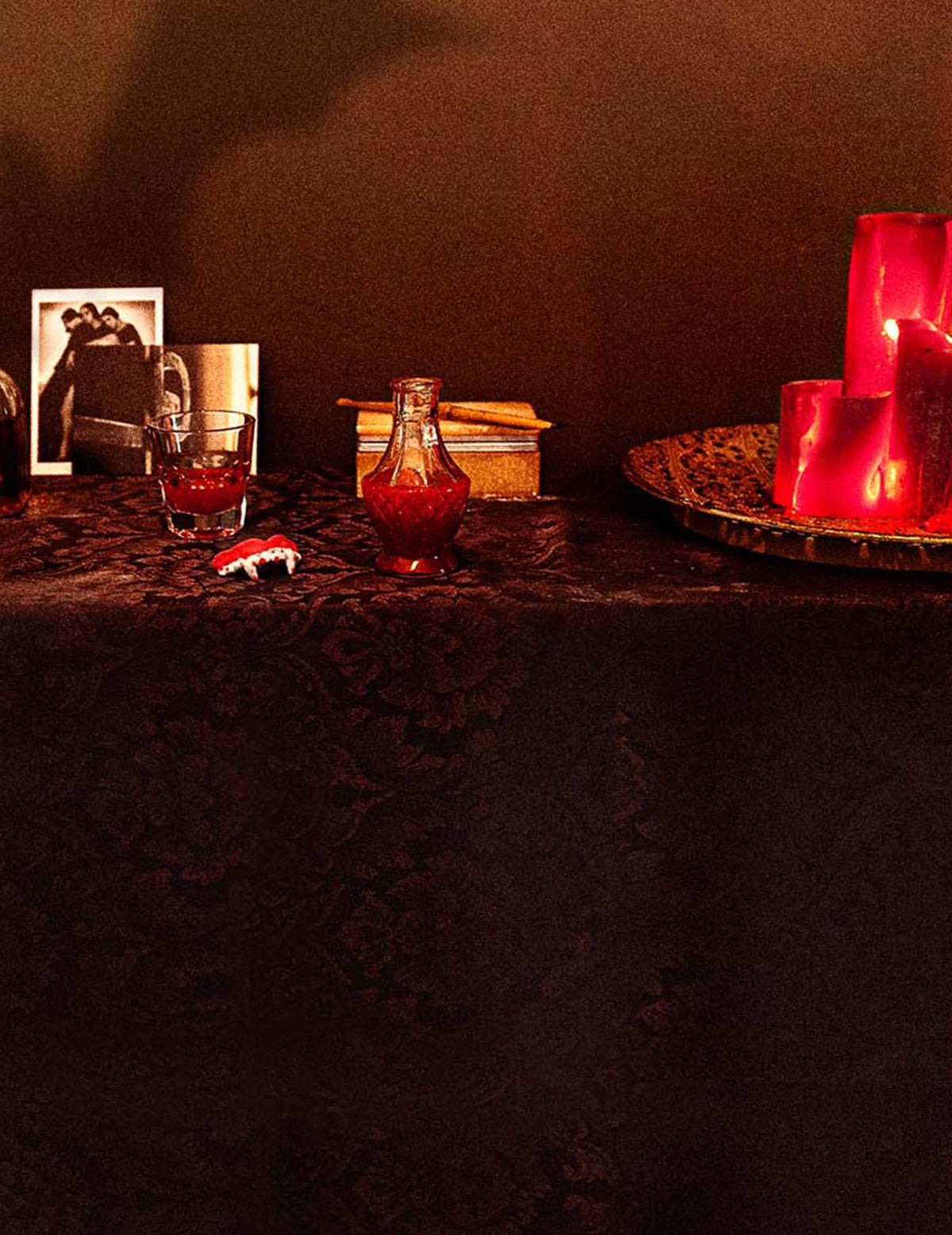 Mise en scène d'ambiance du faux sang pour textile Halloween