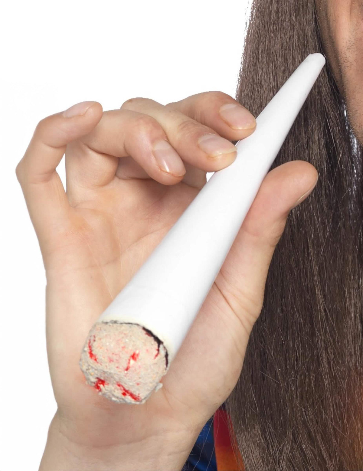 Gros plan sur l'extrémité de la grande cigarette pour adulte