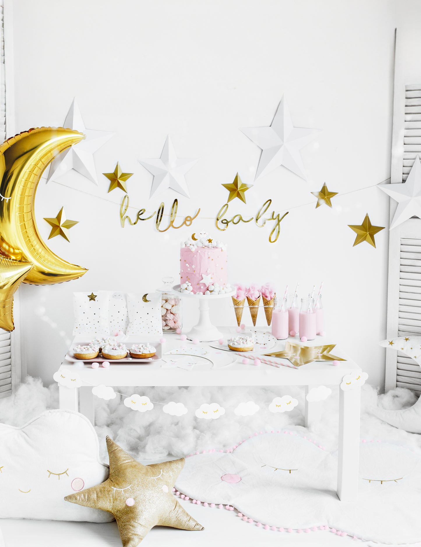 Vue d'ensemble de la décoration de fête de la guirlande en carton hello baby pour baby shower