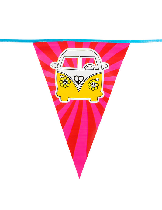 Detail eines Wimpels mit Van-Motiv von der Hippie Flower Power Wimpelkette
