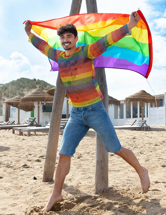 Porté avec un drapeau du haut résille arc en ciel pour homme