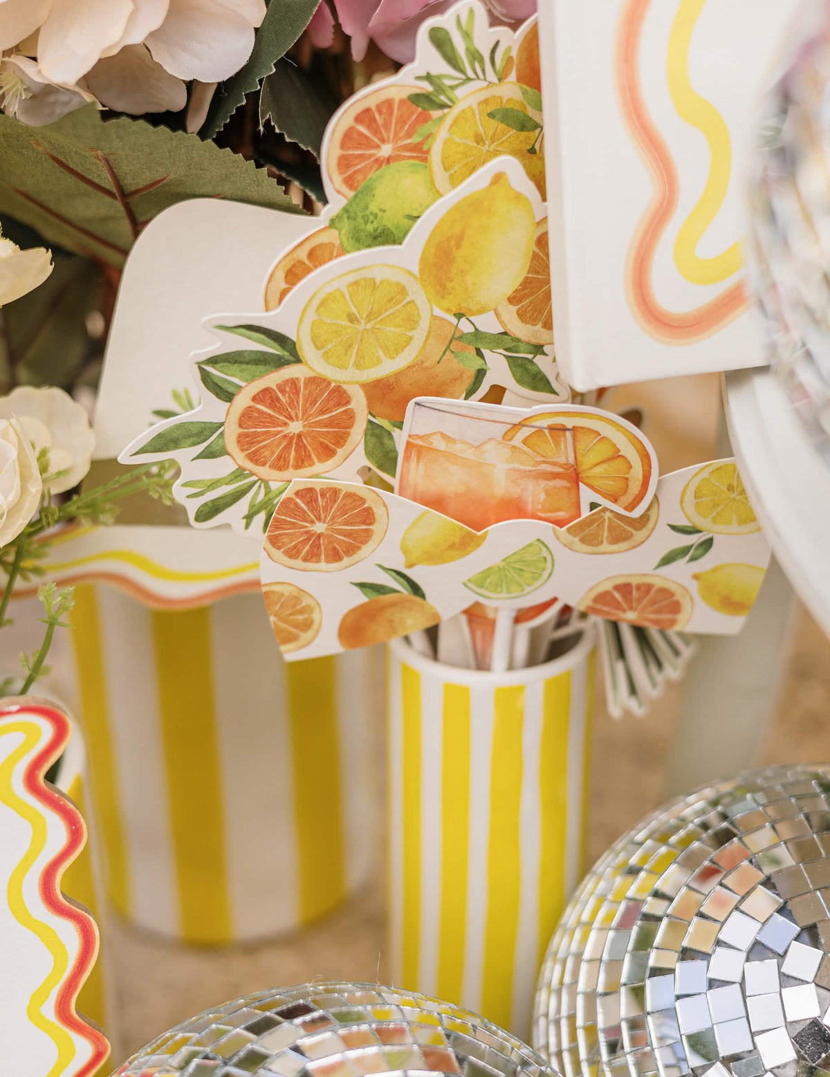 Photobooth-Kit Fizz Zitruspapier in Creme, Orange und Gold für festliche Accessoires
