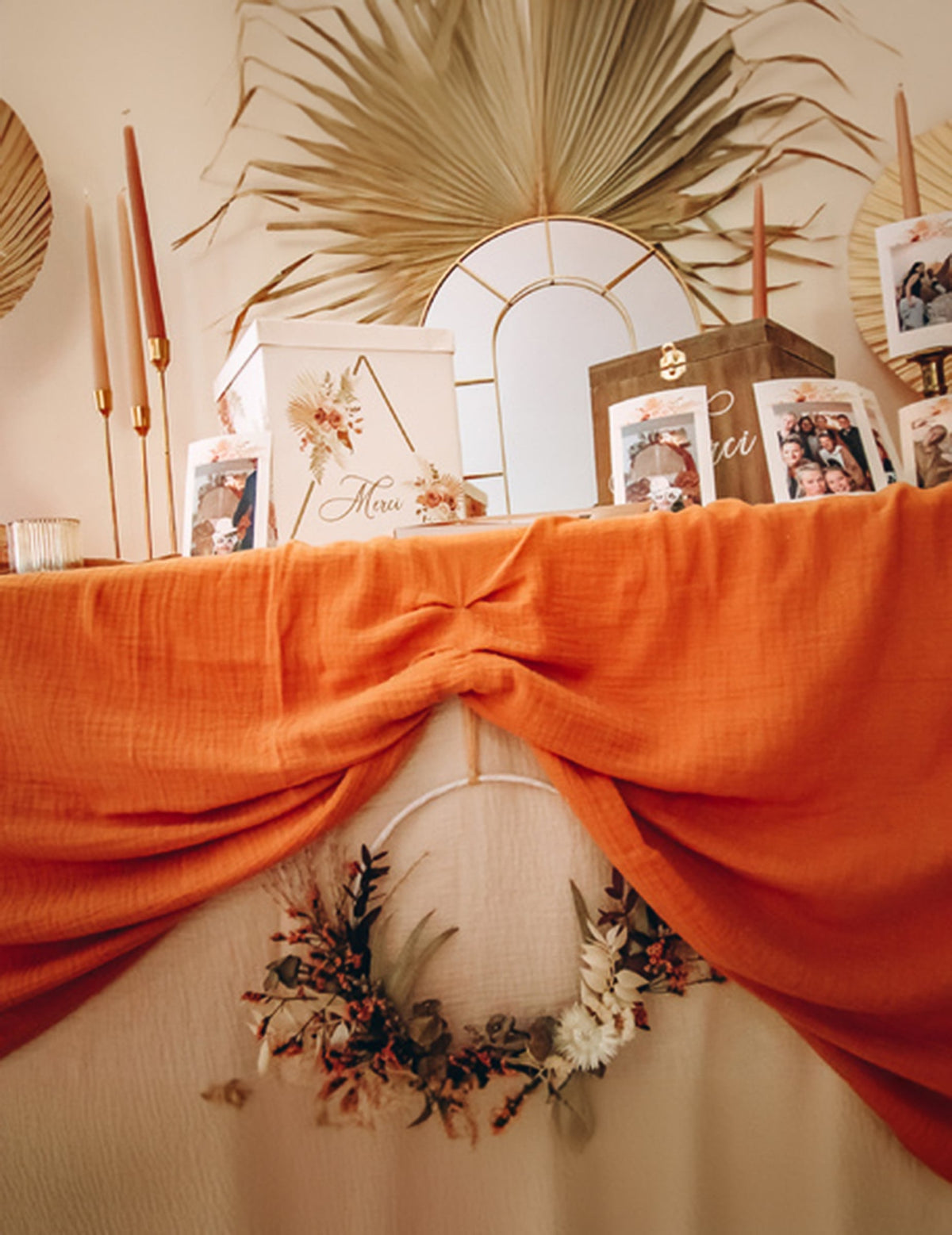 Mise en scène de la nappe en gaze de coton bohème terre brûlée