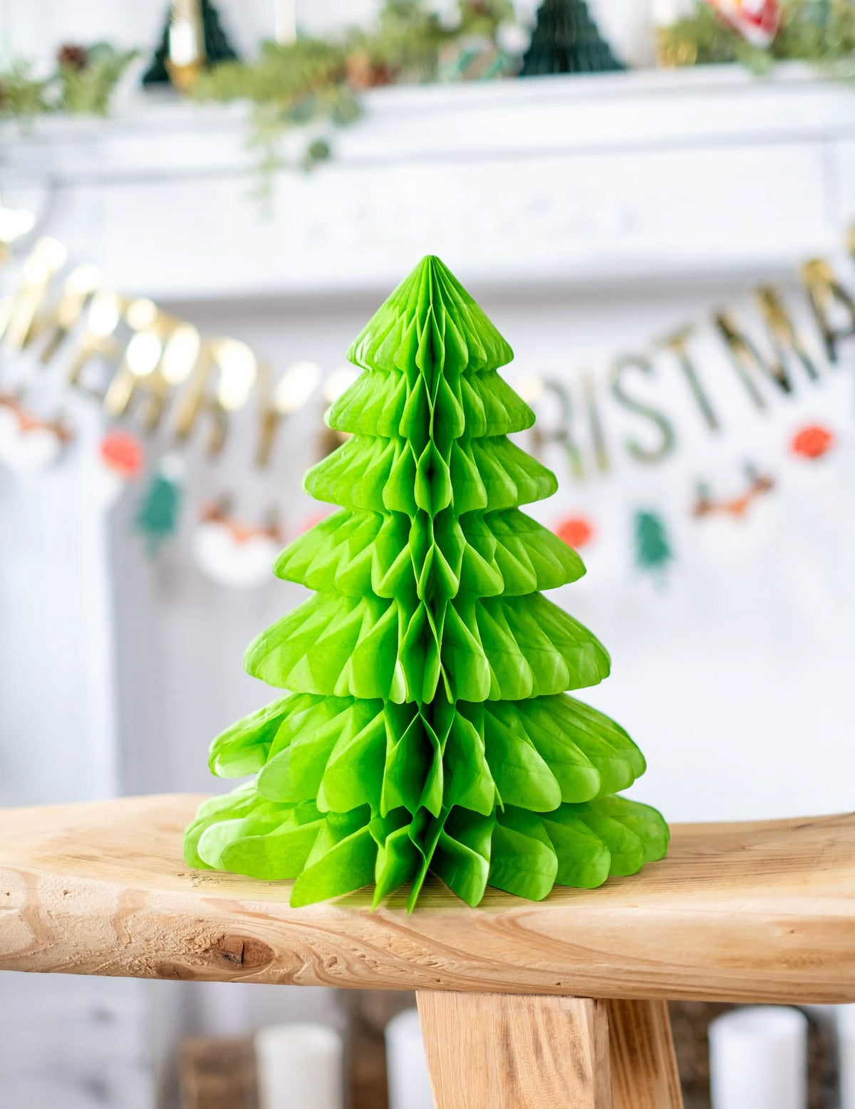 Mise en situation du sapin de Noël papier pour décoration vert alvéolé