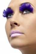 Falsche, violette Wimpern mit Federn