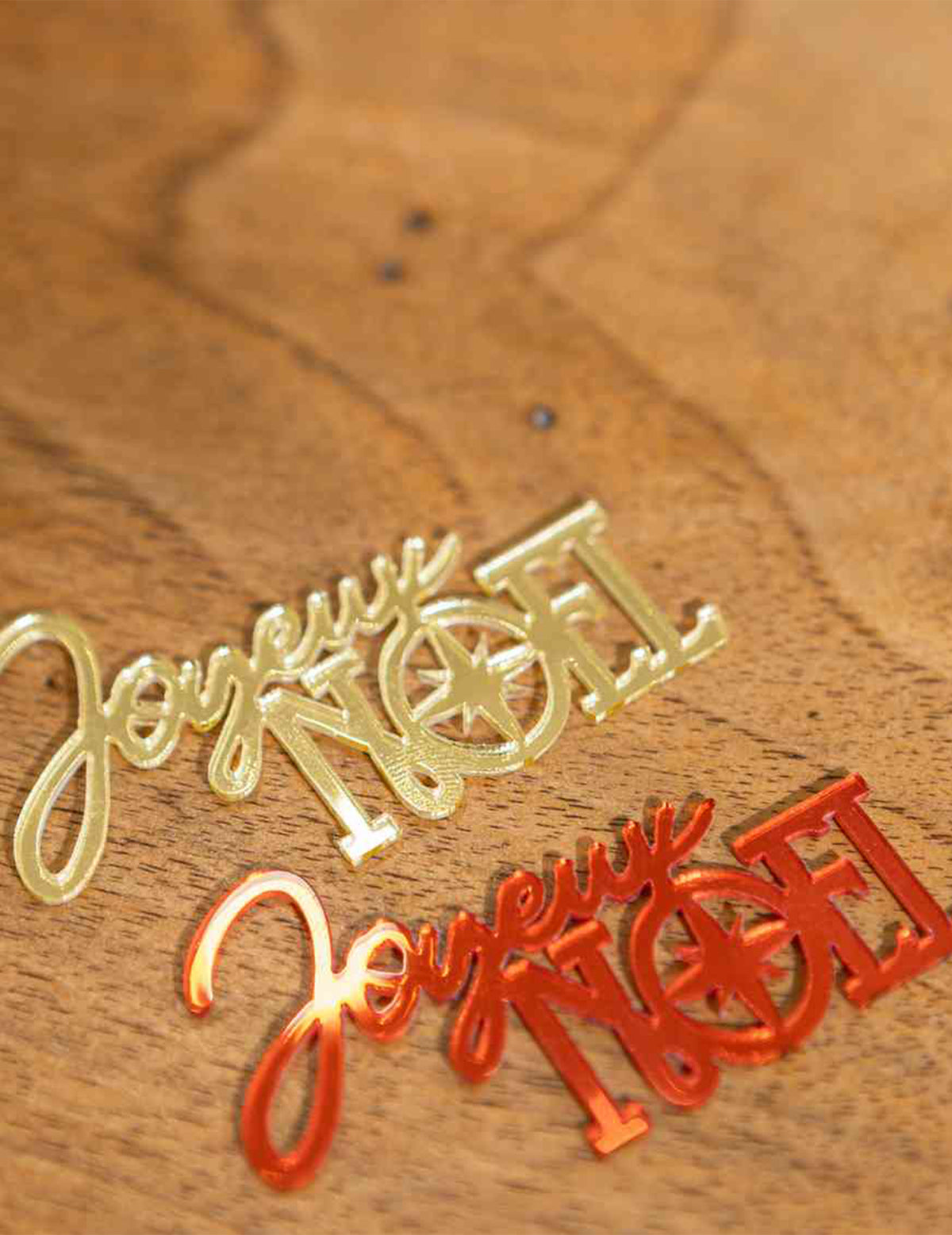 10 Tisch-Konfetti Frohe Weihnachten Rot & Gold 6,5 x 3,5 cm