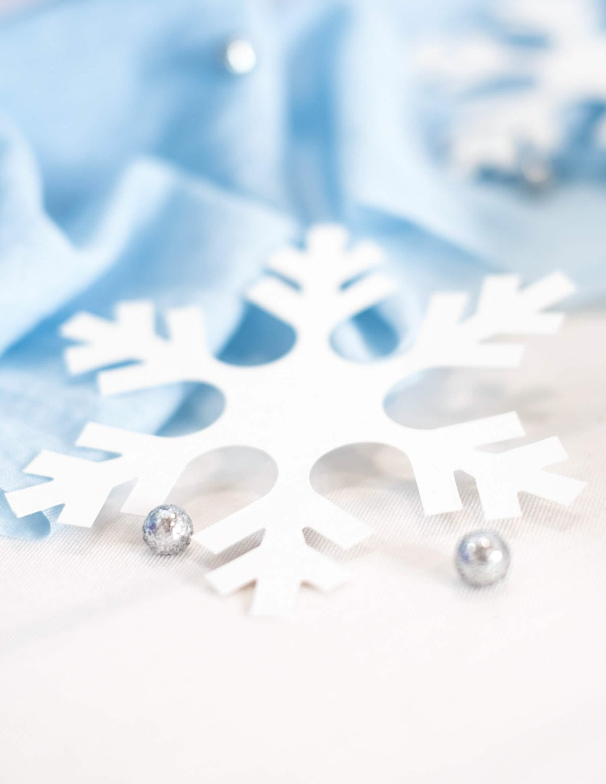 Détail de la mise en scène du flocon de neige de Noël pour décoration