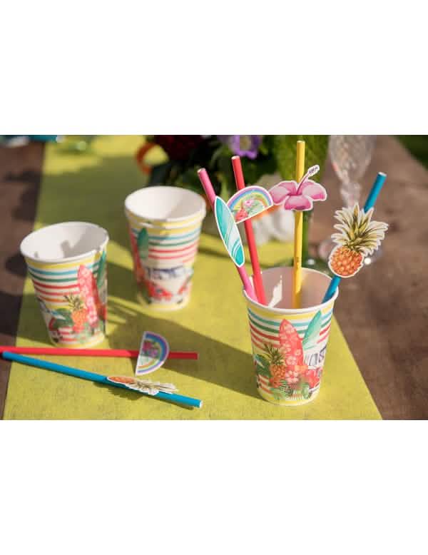 Mise en situation avec pailles décoratives du gobelet en carton Aloha
