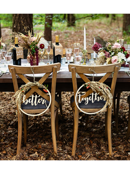 Mise en scène champêtre du marque table pour bouteilles pour fête kraft et blanc