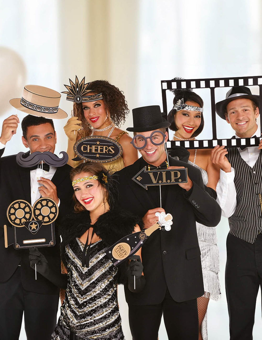 Mise en situation du 12 accessoires à photobooth Hollywood années folles et cinéma