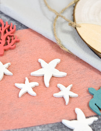 Mise en situation des confettis en bois étoiles de mer thème marin