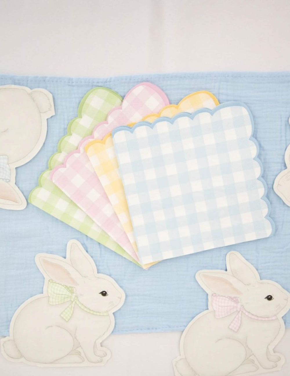 Détail des coloris des serviettes festonnées Vichy Pastel