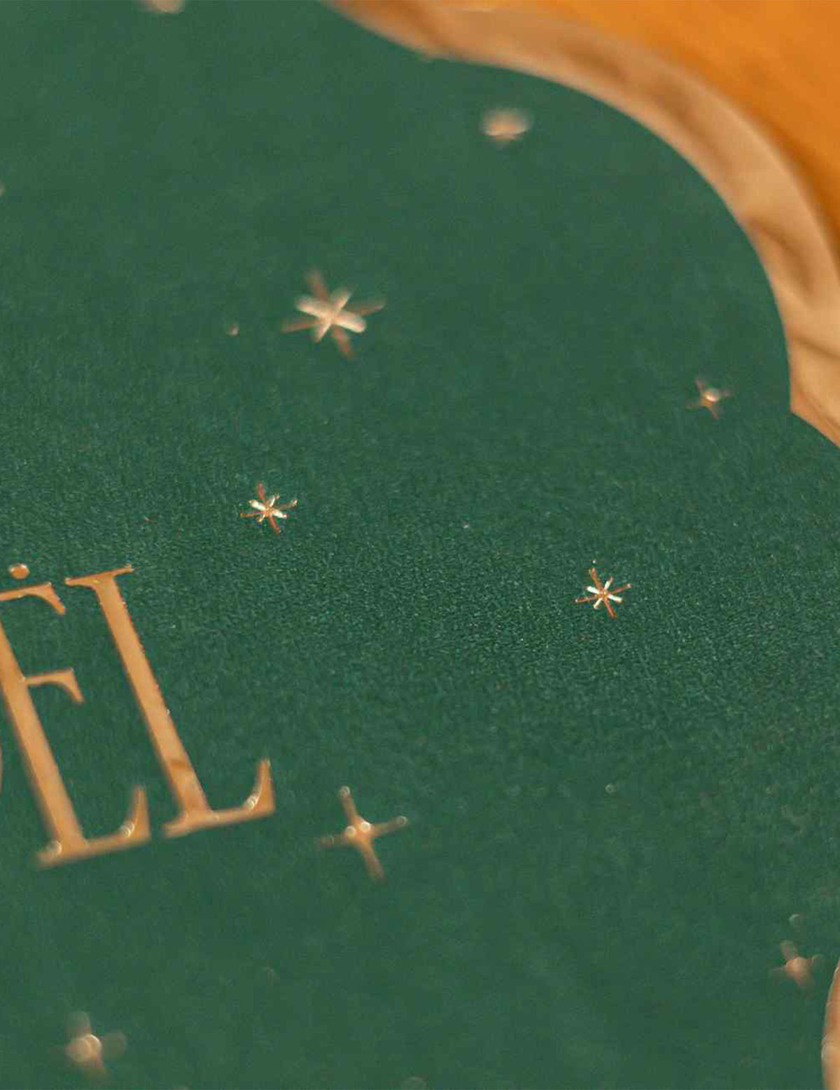 16 Servietten Frohe Weihnachten in British Green und Gold 32 x 32 cm