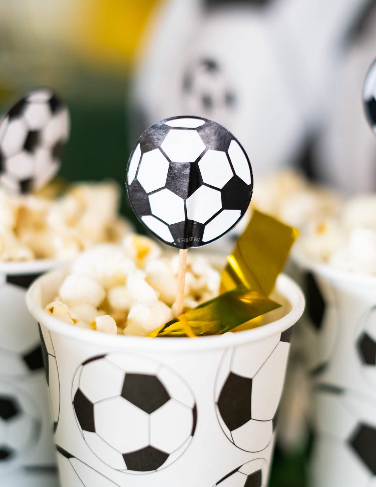 Detail zur Verwendung der Football-Sticks als Buffetdekoration