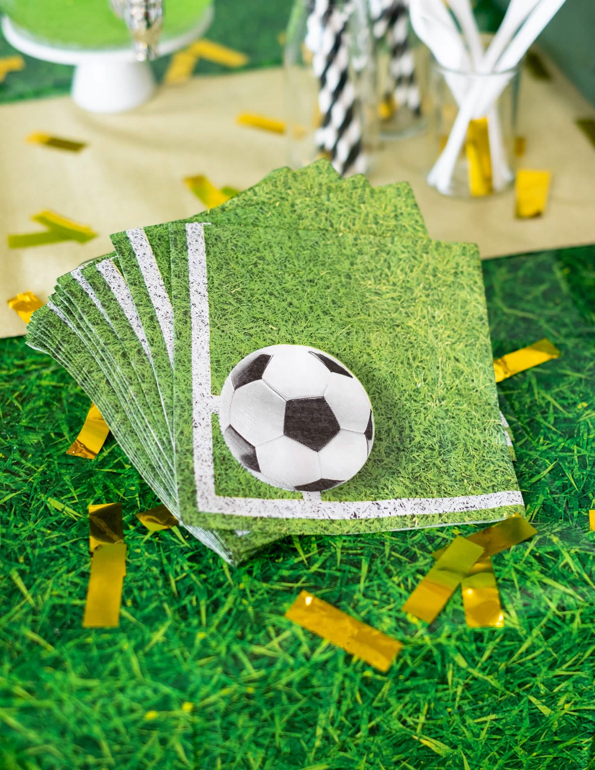 Vue en éventail du lot de serviettes en papier football pour fête