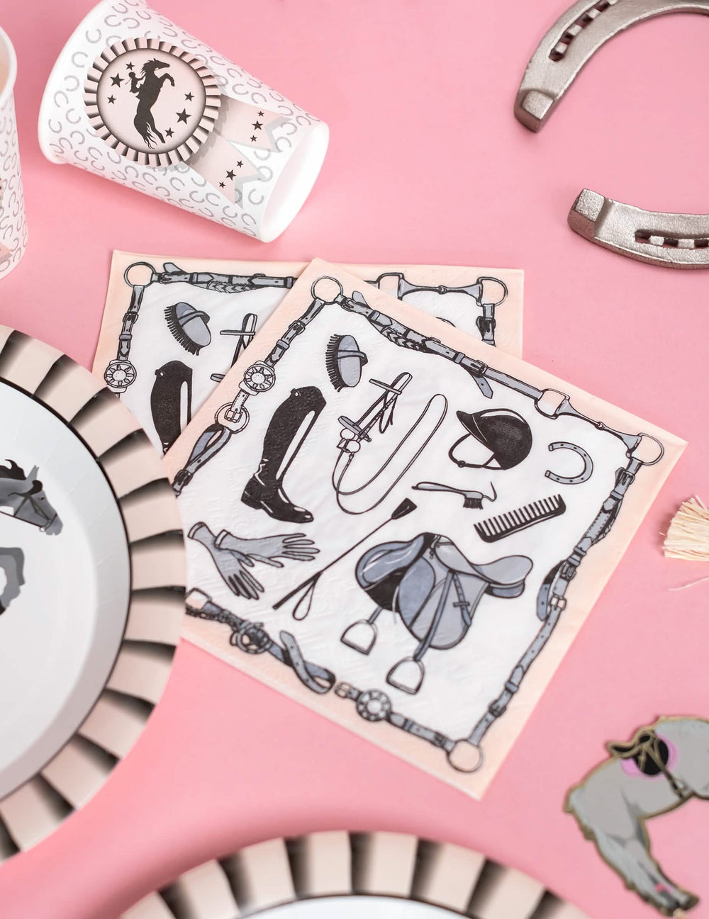 Mise en scène des serviettes en papier équitation