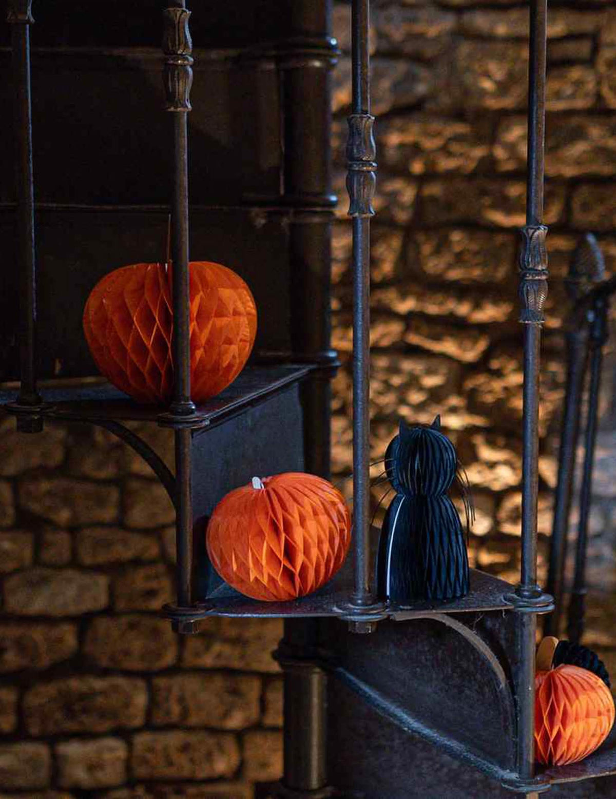 3er-Set Deko-Kürbisse aus Wabenpapier in Orange & Schwarz - 10, 13 & 18 cm