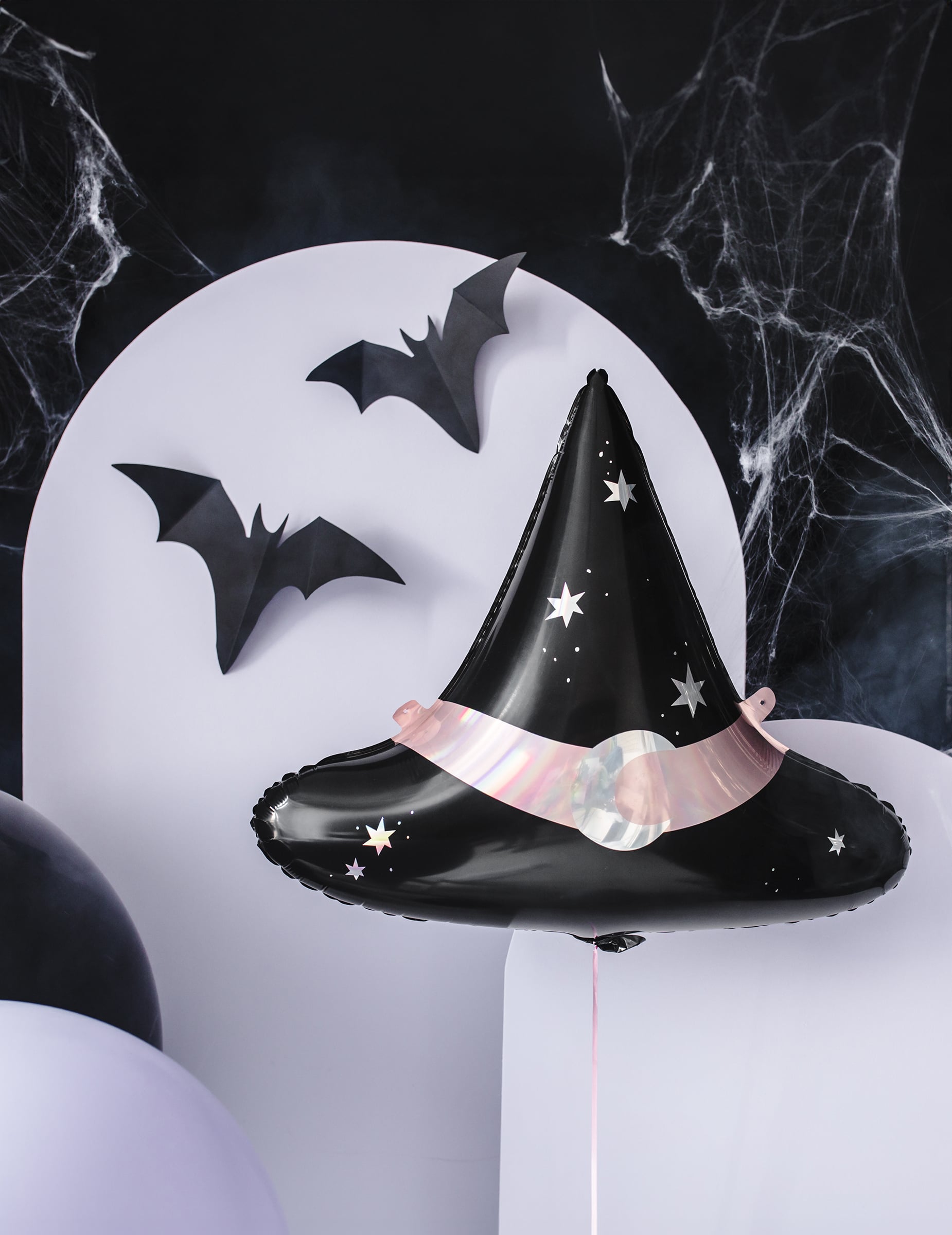 Mise en situation des suspensions en carton chauve-souris noires