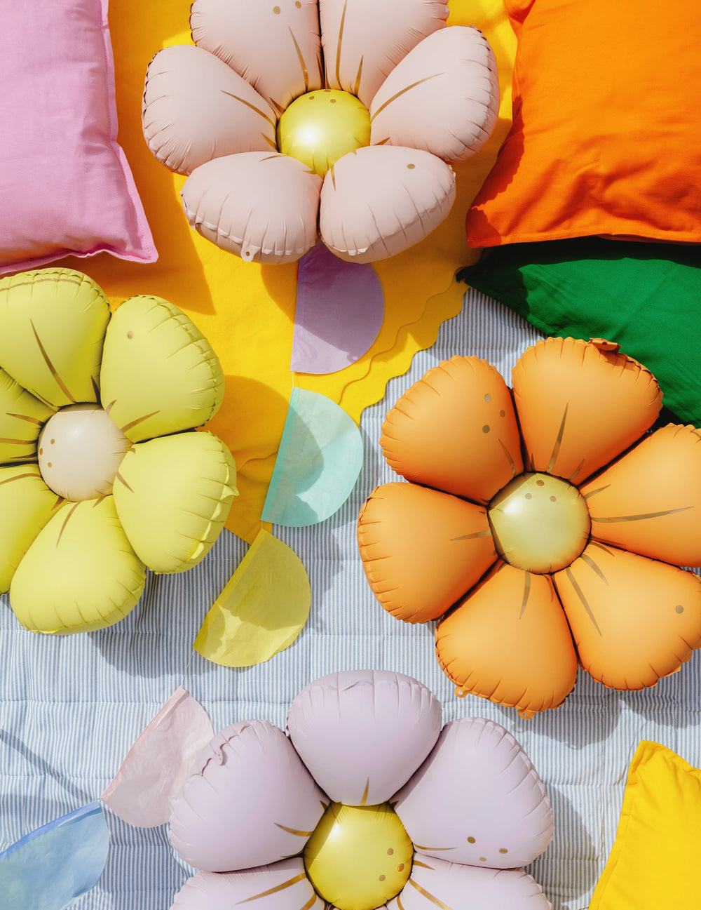 Mise en situation des ballons en aluminium marguerite pour fête