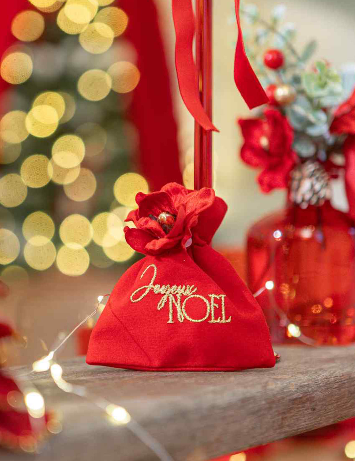 4 Geschenksäckchen Frohe Weihnachten Samt Rot & Gold 9,5 x 11,5 cm
