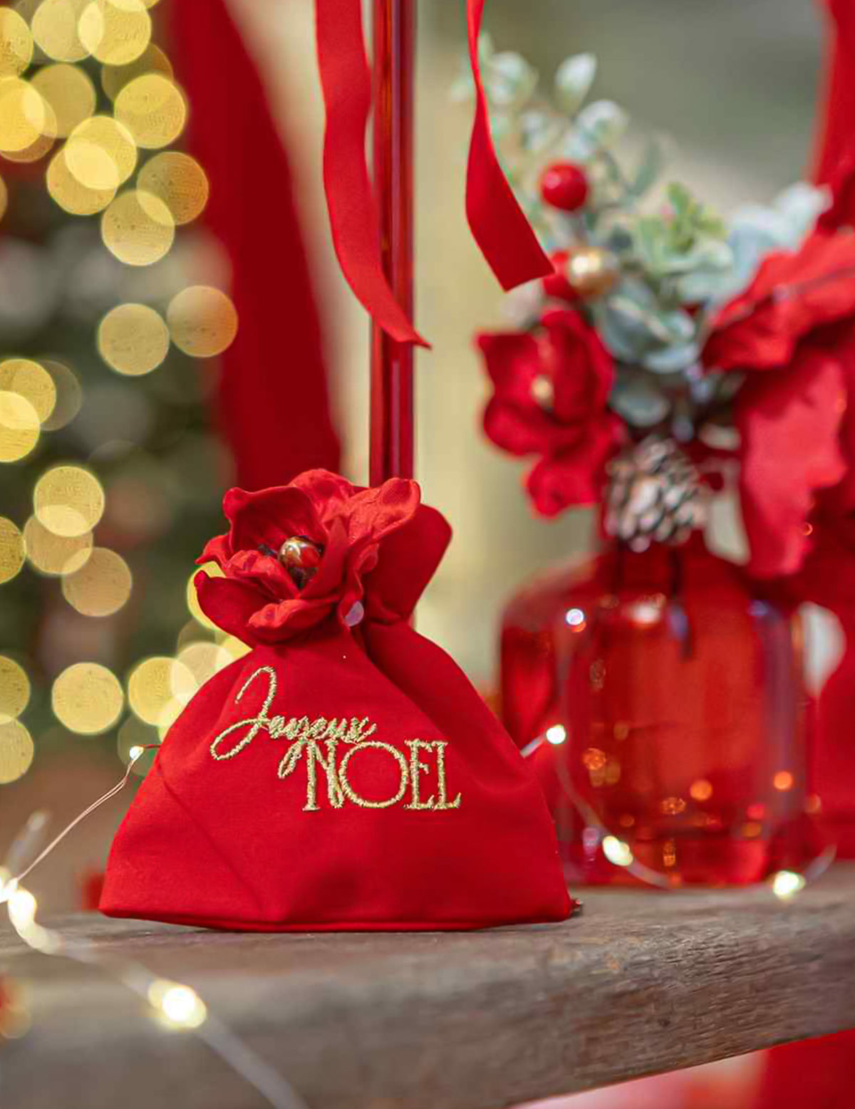 4 Geschenksäckchen Frohe Weihnachten Samt Rot & Gold 9,5 x 11,5 cm