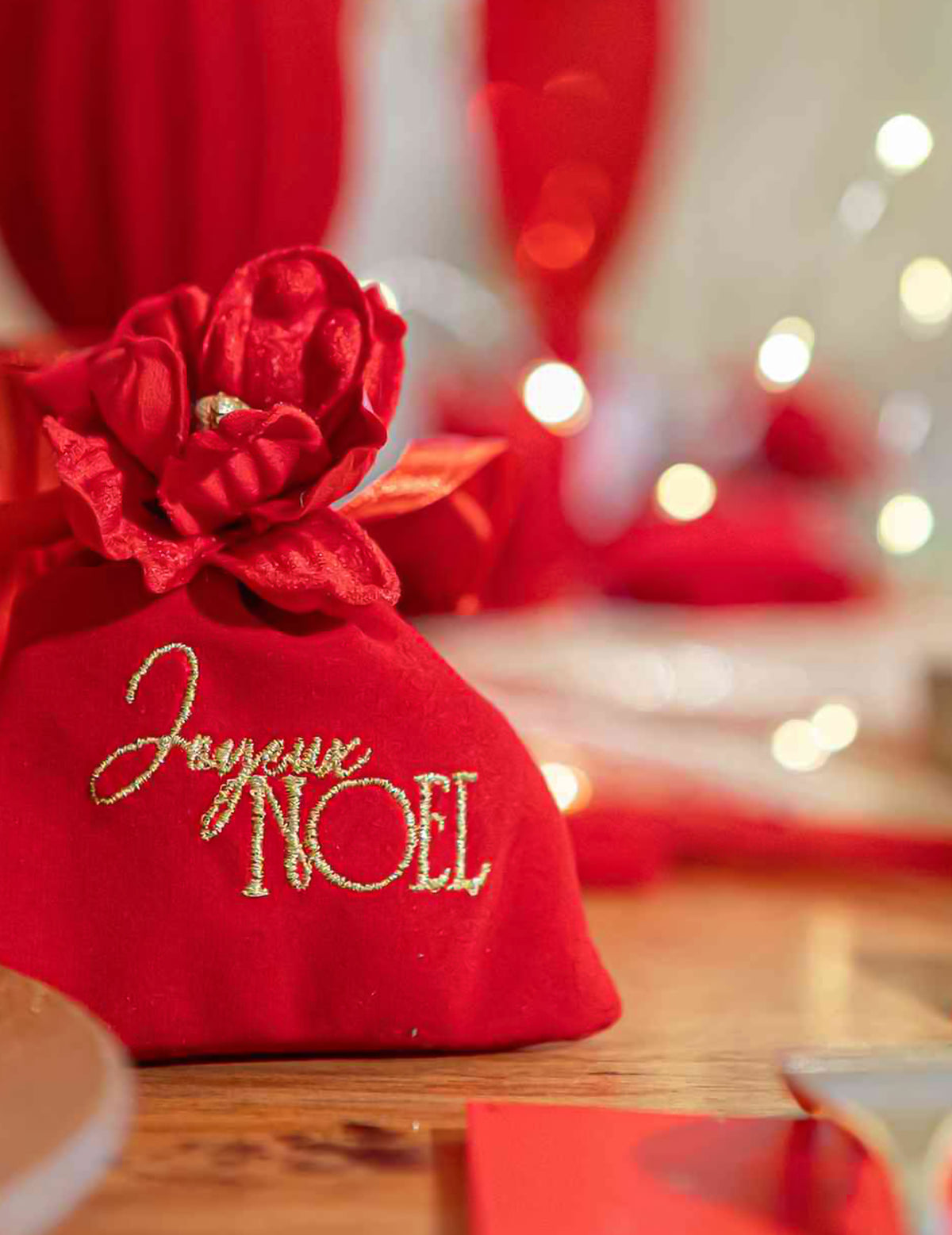 4 Geschenksäckchen Frohe Weihnachten Samt Rot & Gold 9,5 x 11,5 cm