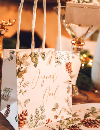 Détail des motifs végétaux et de l'inscription du sac Joyeux Noël forêt enchantée