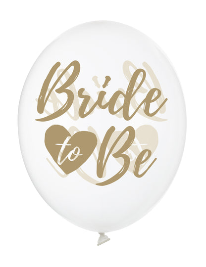 Gros plan sur l'inscription dorée des ballons transparents bride to be pour décoration evjf
