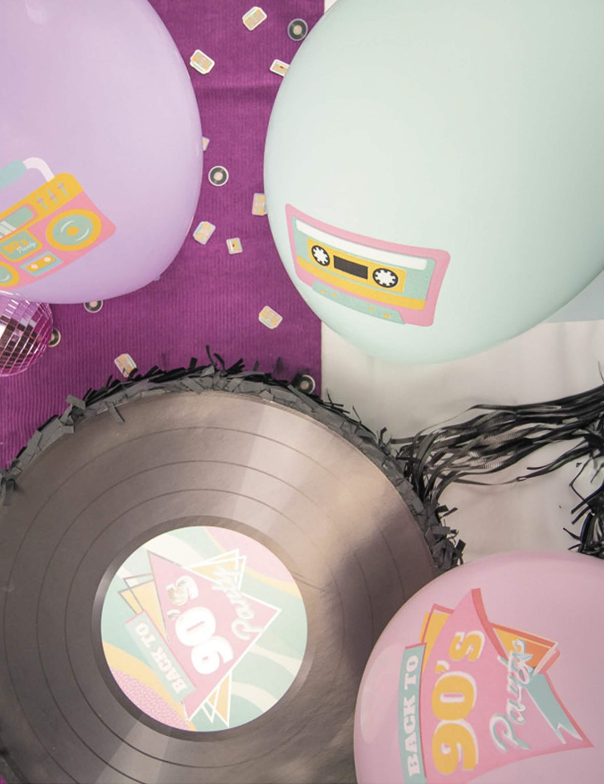 Ballons en latex années 90 pour fête pastel avec motifs cassette et boombox