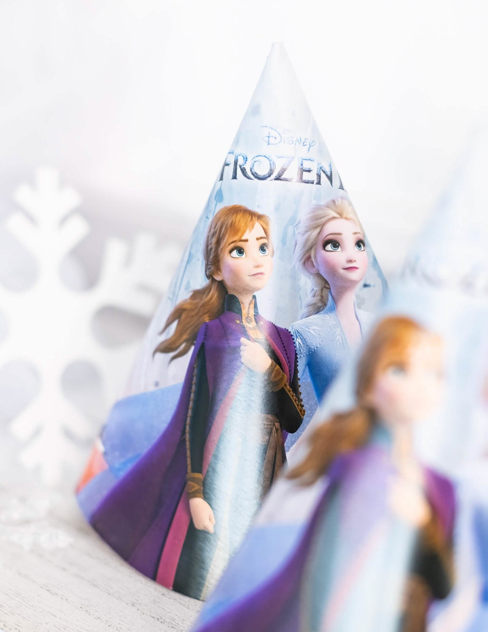 Großaufnahme von Anna und Elsa vom Party-Hut aus Karton Elsa Frozen - Die Eiskönigin 2