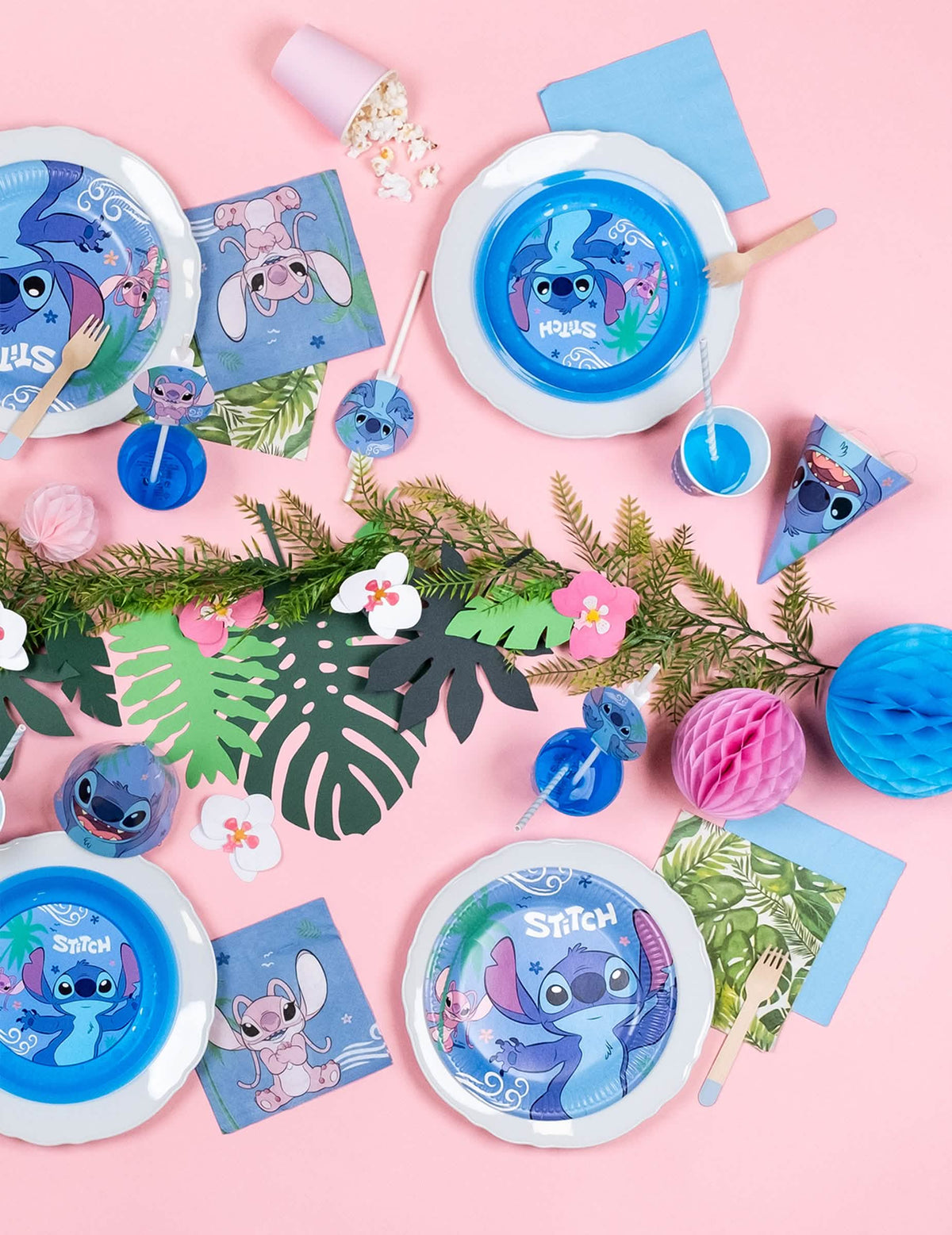 Vue d'ensemble de la décoration de table du chapeau de fête Stitch