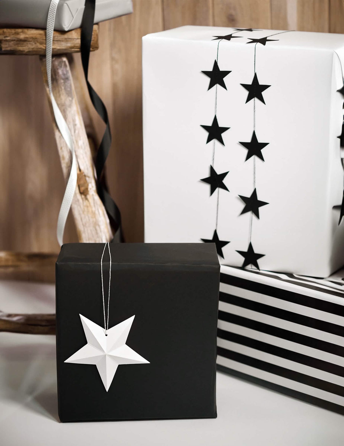 Detail zu einer 3D-Weihnachts-Stern-Hängedekoration zum Verpacken von Geschenken