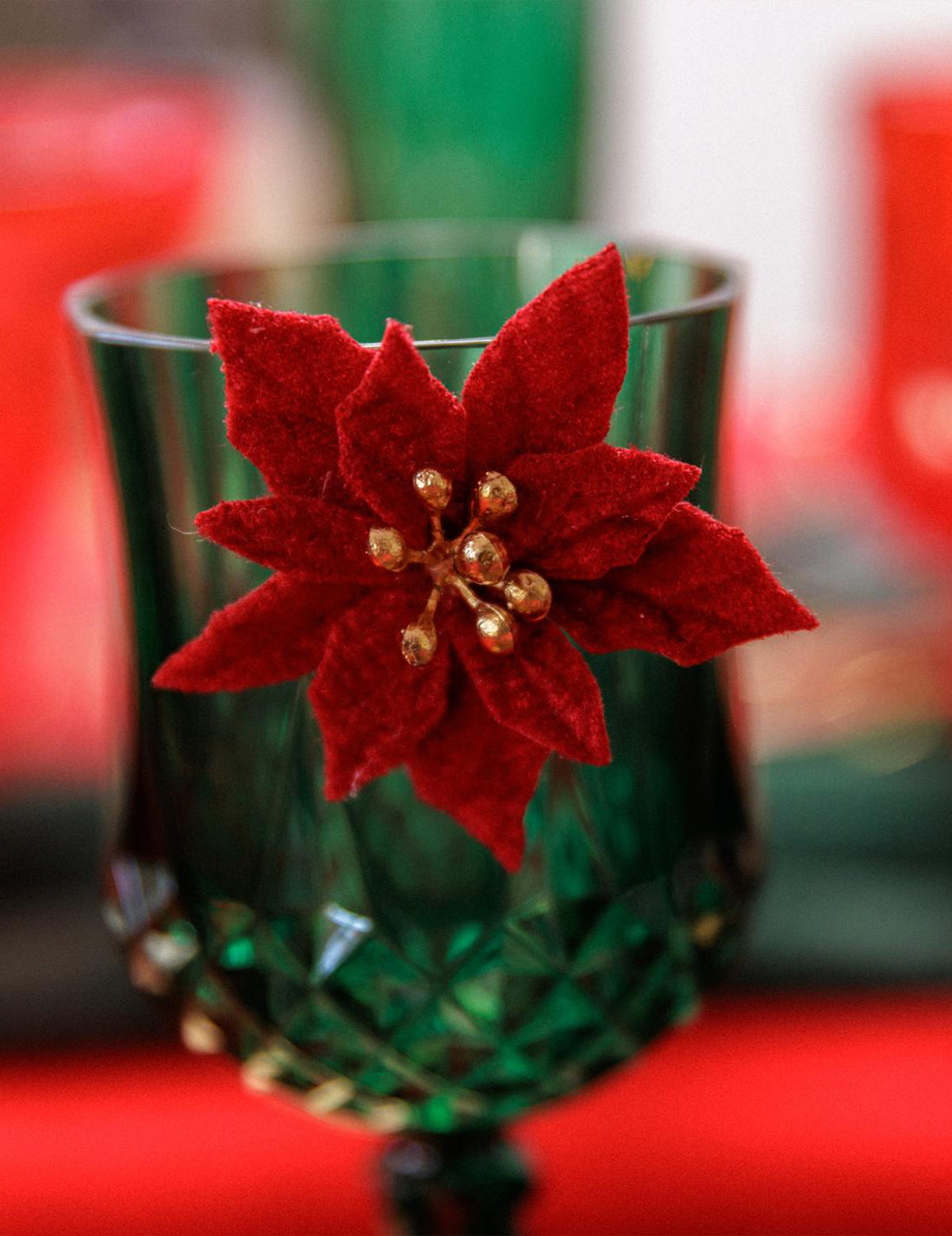6 selbstklebende Poinsettia-Blüten aus Samt Rot & Gold 5,5 cm