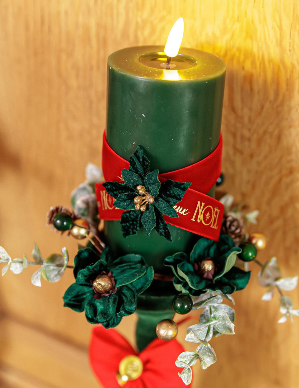 6 selbstklebende Poinsettia-Blüten aus Samt dunkelgrün & gold 5,5 cm