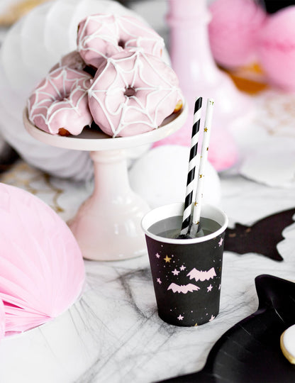 Mise en situation festive du gobelet en carton Halloween